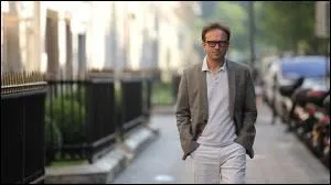 Comment s'appelle le beau-père de Sarah Paulson ?