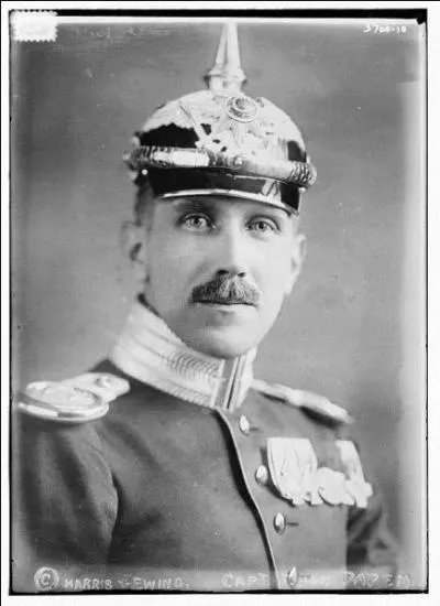 Le 03 décembre, qu'arrive-t-il à un certain von Papen, attaché d'ambassade aux USA et futur membre important du nazisme ?