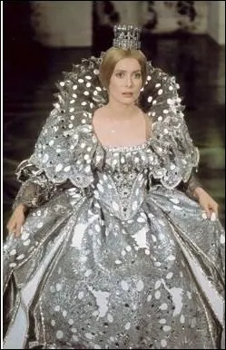 Quel personnage, tiré d'un célèbre conte, est joué par Catherine Deneuve en 1970 ?