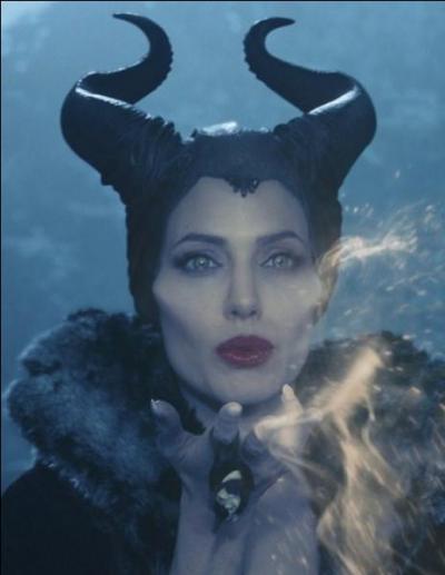 Angelina Jolie incarne Maléfique, dans quel conte est-elle la méchante sorcière ?
