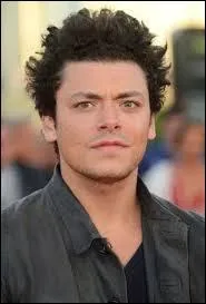 Comment s'appelle cet humoriste ?