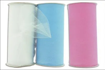 Couture et haute-couture. Lin, soie, coton, laine, ou maintenant, synthétique composent ce joli tissu vaporeux.