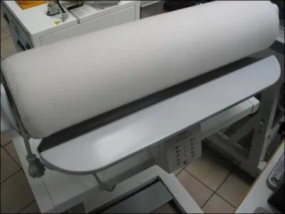 Elle prend de la place, certes difficile à caser dans un studio. Quelle est cette machine à rouleau ?