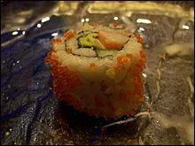 Gastronomie. Chair de crabe ou surimi, algues cachées par le riz.