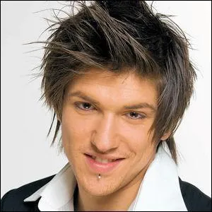 Qui est ce chanteur et vainqueur de la star'ac ?