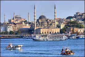 Quelle ville a été appelée Constantinople et Byzance ?