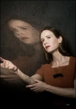 Quel est le métier de Lana Winters qui sera internée à Briarcliff ?