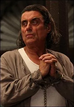 Comment était déguisé Leigh Emerson lorsqu'il a tué 18 personnes avant d'être interné ?