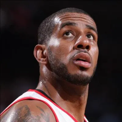 Pour quelle franchise jouait cette saison Lamarcus Aldridge, élu lui aussi dans la troisième équipe type de l'année ?