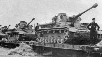 Quel environnement les chars de combat devaient-ils éviter par-dessus tout sans le soutien de l'infanterie ?