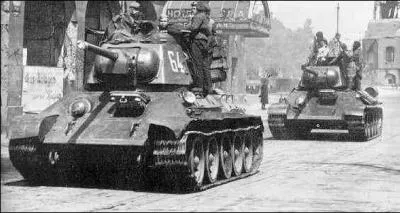 Quel était la vitesse moyenne du célèbre T-34 sur route ?