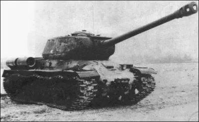 L'IS-2 était un char lourd russe emportant un canon-obusier de ...