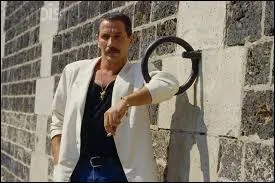 Comment aimait-il qualifier les maisons d'éditions parisiennes ?