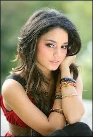 Sa carri&egrave;re d&eacute;bute en :