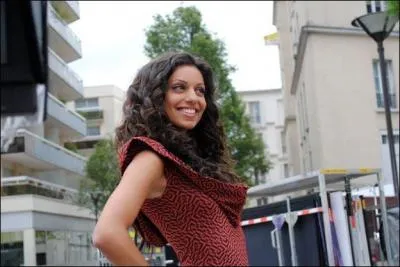 La 2e personne qui tient le flambeau est ...