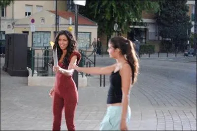 Tal a-t-elle le flambeau quand le refrain est terminé ?