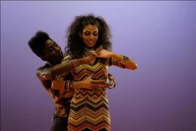 À partir de combien de secondes commence-t-elle à chanter ? (à part Waya Waya)