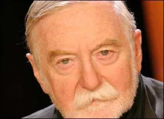 Avec "Le dieu des papillons" paru en 1994, cet écrivain, scénariste et parolier français, grand voyageur, nous entraîne en Amazonie. Qui est-il ?