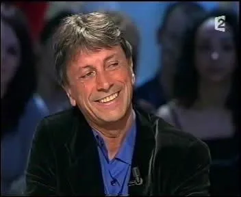 Quel chanteur, ayant passé son enfance entre orphelinat et familles d'accueil, publie, en 2008, "Le bal des papillons" ?