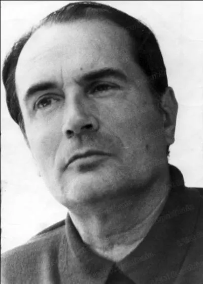 Dans "L'abeille et l'architecte", cet ancien président français nous livre ses réflexions et ses sentiments, sur une période qui va de 1975 à 1978. De qui s'agit-il ?