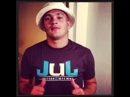 Si je vous dis : "Y'a des fous partout Y'a des p'tits gantés Y'a des fous partout Y'a des p'tits gantés". Quel est le titre de cette chanson ?