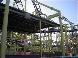 Quel manège à sensations a dû être déconstruit suite à un accident ?