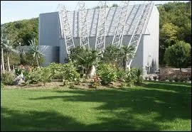 Spatiale Expérience est un manège dans le noir. Vrai ou faux ?