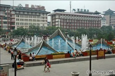 Faisons un peu d'histoire. Comment fut d'abord appelé Xi'an ?