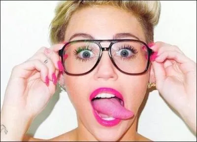 Quand elle a coupé ses cheveux, qu'en a t-elle fait ? 