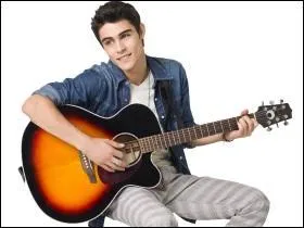 Quel est le nom de famille de Tomàs ?