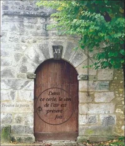 En sueur, j'arrive enfin devant ce magnifique château. Je fais le tour et mes yeux se portent sur une des nombreuses portes. Plusieurs énigmes semblent être présentes. Je commence par l'énigme du cercle. Que dois-je graver dans le cercle ?