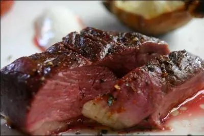 Comment dire "un steak saignant" en anglais?