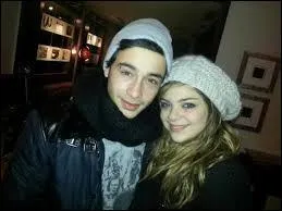 Qui sont les deux chanteurs que l'on peut voir sur la photo ?