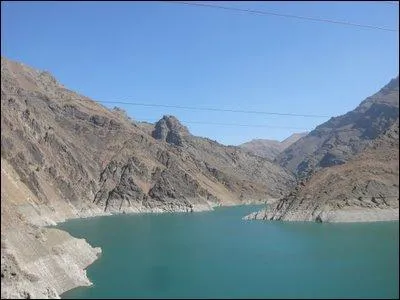 Les pêcheurs azerbaïdjanais sont réputés pour leurs prises d'esturgeons dans la mer Caspienne. Comment appelle-t-on les ufs de ceux-ci en cuisine?