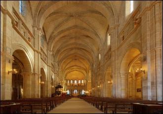 A partir de quelle année a été bâtie la cathédrale de Saint-Mammès ?