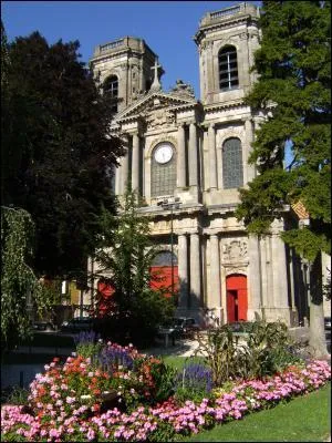 Où est visible la pendule de la cathédrale ?