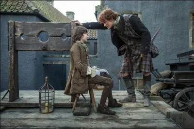 Ayant subi l'heure de mise au pilori prévue par le procureur, pourquoi le jeune garçon de douze ans ne rentre-t-il pas chez lui ? P. 197