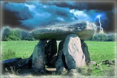 Quel est le nom (fictif) du site mégalithique où se crée une brèche temporelle ?