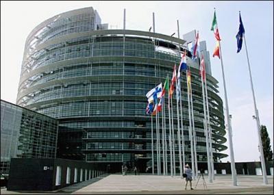 Combien de pays rejoignent-ils l'Union européenne le 1er mai 2004 lors de la première phase du cinquième élargissement?