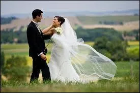 Dans la série (saison 6) qui se marie ?