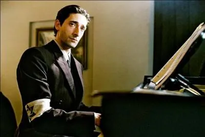 Sorti en 2002, c'est un drame historique « franco-polono-germano-britannique » réalisé par Roman Polanski, avec Adrien Brody, Thomas Kretschmann, Popeck, Frank Finlay. C'est l'histoire réelle de Wladyslaw Szpilman, musicien, qui réussira à survivre à la cruauté nazie et au ghetto de Varsovie grâce à sa passion de la musique. Quel est ce film ?