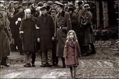 C'est un film réalisa par Steven Spielberg, il est sorti en 1993, avec Liam Neeson, Ben Kingsley, Ralph Fiennes. Cet homme, membre du parti nazi, ayant vu avec horreur la fin d'un ghetto, organise le sauvetage d'un nombre important de Juifs (plus de 1000). Il les abrite, les protège au sein de son usine d'armes ! Quel est ce film ?