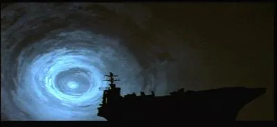 Ce film est sorti en 1980, il a été réalisé par Don Taylor, avec Kirk Douglas, Martin Sheen, Katharine Ross. Bien que se déroulant principalement en 1941, ce film n'est pas réellement un film de guerre, mais plutôt, un film de science-fiction. C'est l'histoire d'un navire de guerre qui n'a rien à faire à cette époque. Quel est ce film ?