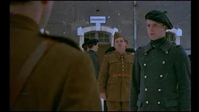 Sorti en 1981, c'est un film d'Yves Boisset, avec Lucas Belvaux, Jean Carmet, Jean-Pierre Aumont. C'est l'histoire d'un enfant que l'on destine à l'armée contre son gré ! Ce film est plus un drame qu'un film de guerre. Quel est ce film ?