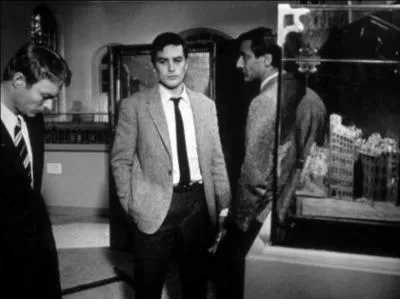 Sorti en 1966, c'est un film français de René Clément. Je ne vous donne pas les noms des acteurs mais ceux qu'ils représentent, Philippe Leclerc de Hauteclocque, Jacques Chaban-Delmas, Henri Rol-Tanguy, Raoul Nordling, Dietrich von Choltitz Cela se passe fin août 1944. Hitler vient de poser la question qui fâche ! C'est le titre du film. A vous de le trouver !
