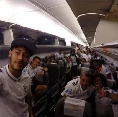 Sans doute la vedette de la CM ( celui à gauche ) !