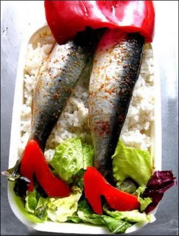 Les sardines sont un excellent poisson, mais pas toujours au goût des enfants... Les voici transformées en gambettes de mannequin, à l'aide de ce légume rouge qui est... ?