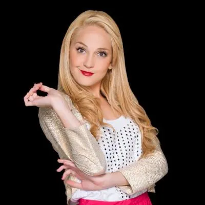 Je suis une fille de bonne famille, j'ai une personnalité décontractée et chic du Studio 'on beat'. Je me nomme ...