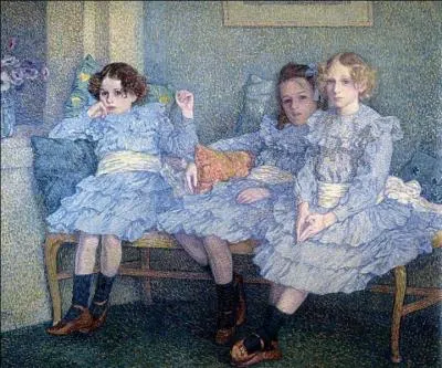 Trois enfants dans le bleu.