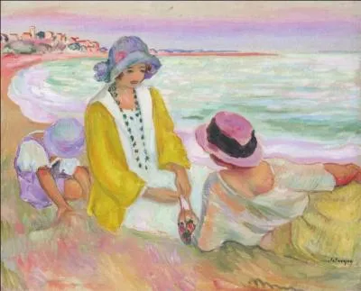 Trois jeunes filles à la plage.